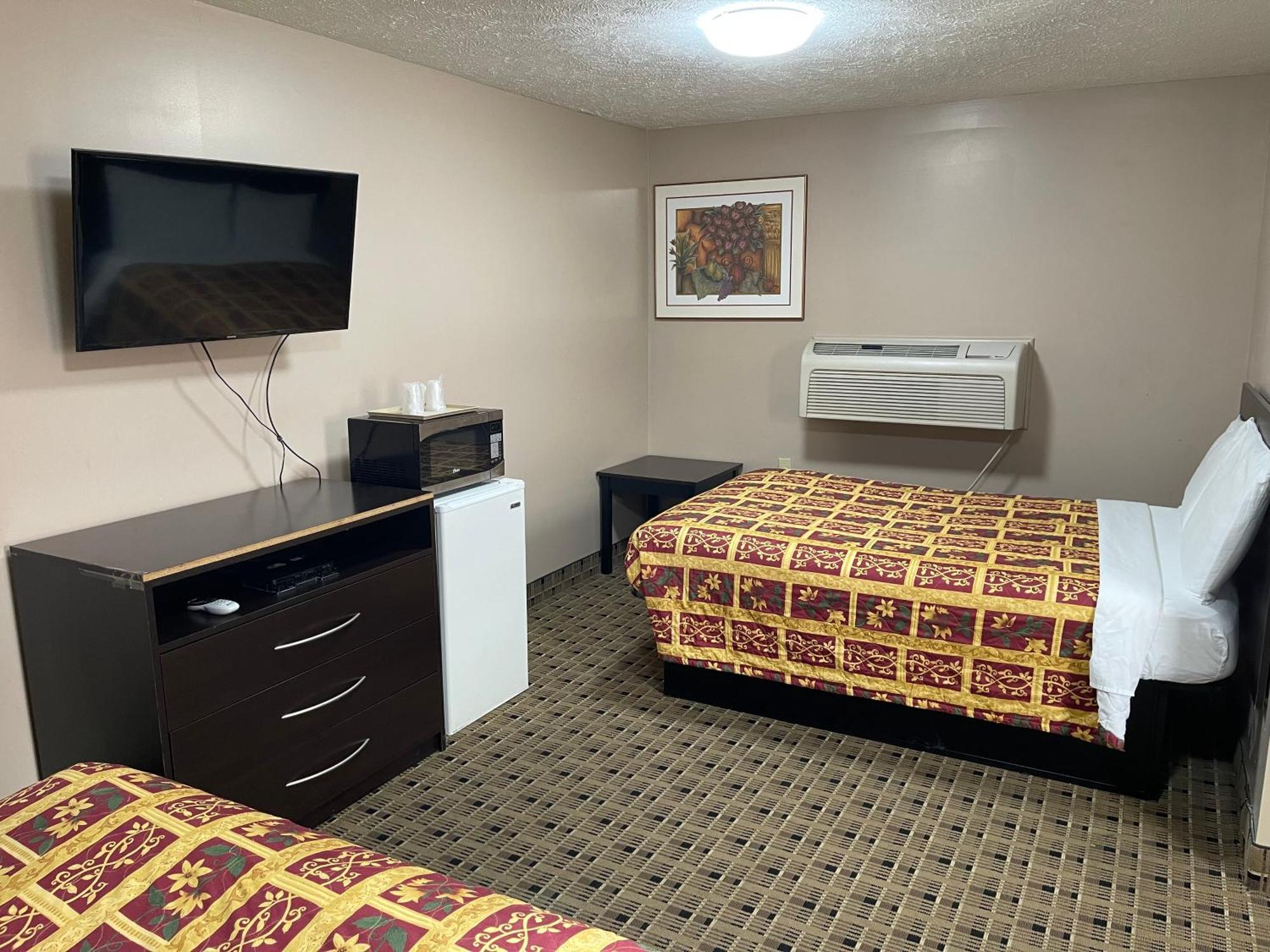 Motel Economy & Ashtabula